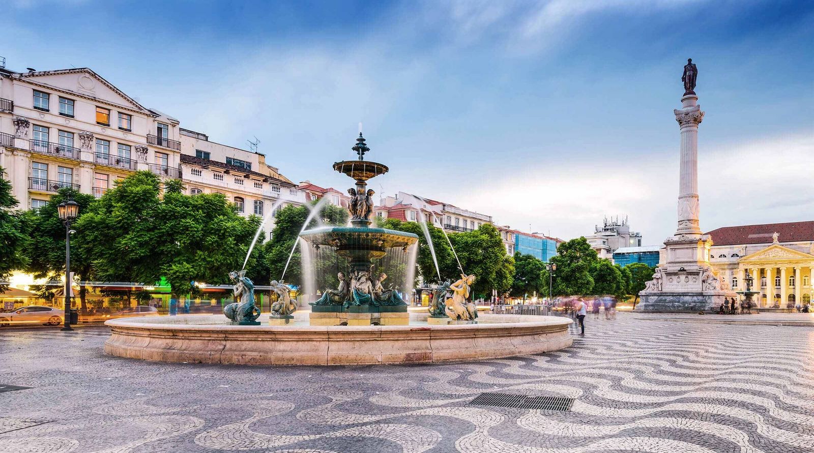 Bossio Platz mit grossem Brunnen in Lissabon