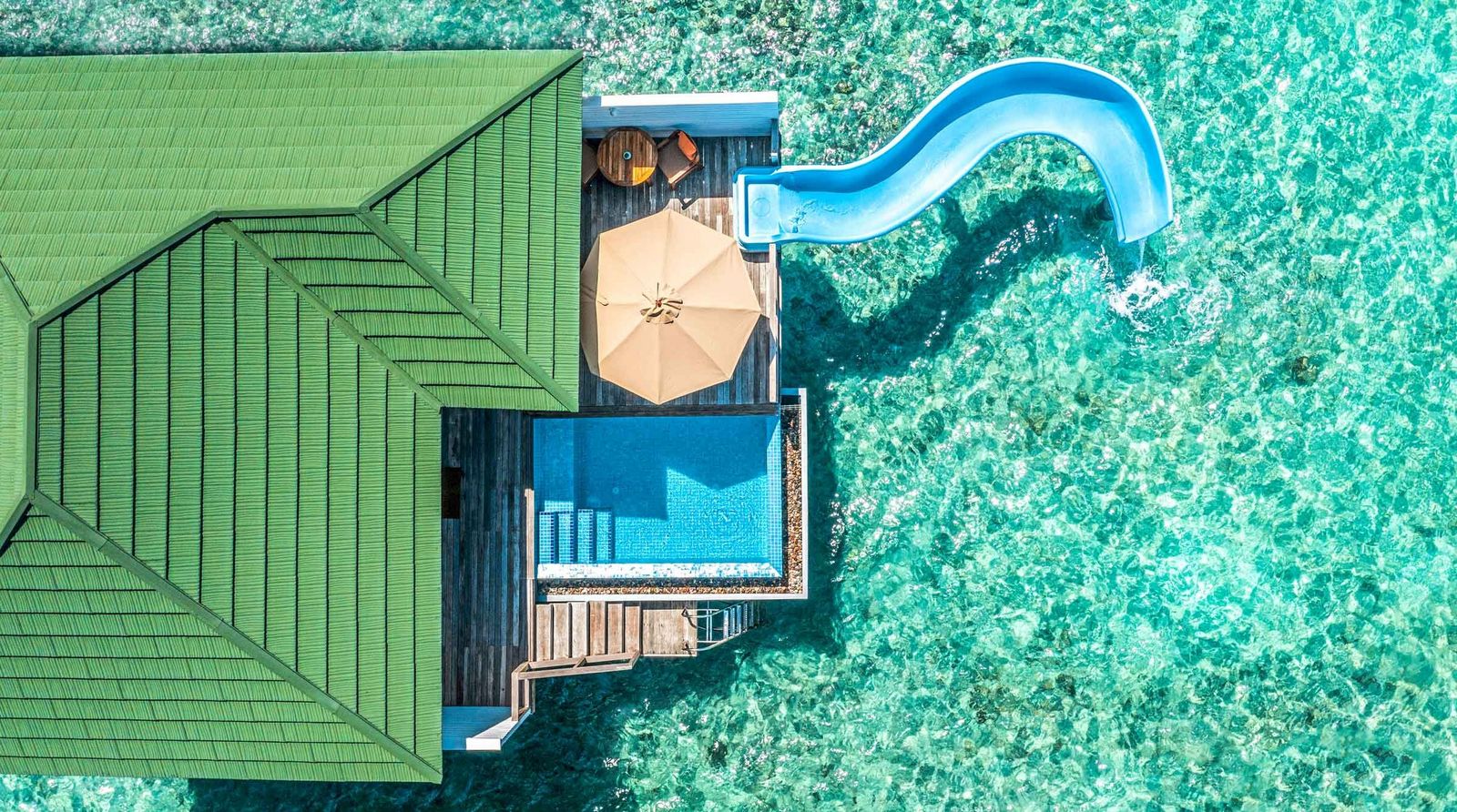 Wasserbungalow mit Rutsche von oben Siyam World Malediven