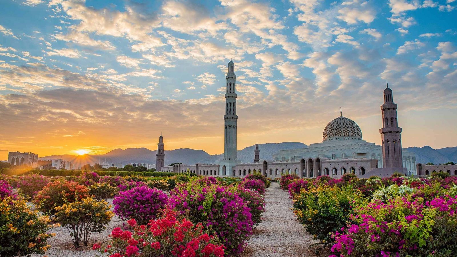 Grosse Moschee während dem Sonnenuntergang in Muscat, Oman