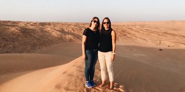 Wahiba Sands mit meiner Kollegin auf der Oman Rundreise mit ITS Coop Travel