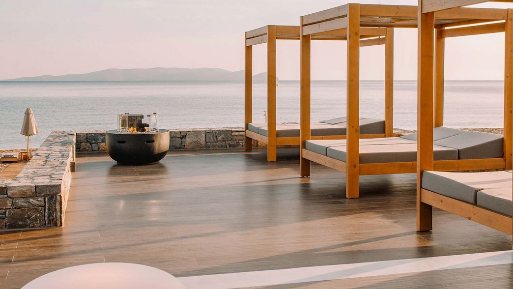 Terrasse mit Liegen Sentido Unique Blue Resort Kreta