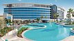 Hotel THE WB™ ABU DHABI, CURIO COLLECTION BY HILTON™, Vereinigte Arabische Emirate, Abu Dhabi, Yas Island, Bild 1